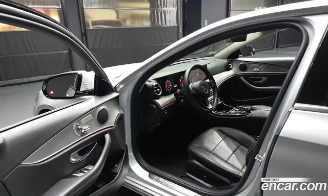 Mercedes-Benz E-Class 2018 2.0 автомат (гидро), миниатюра 12
