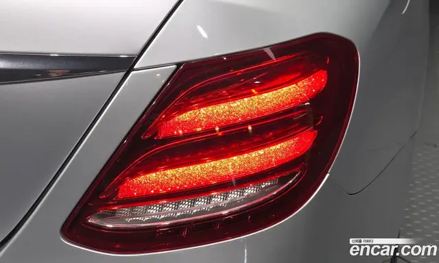 Mercedes-Benz E-Class 2018 2.0 автомат (гидро), миниатюра 8