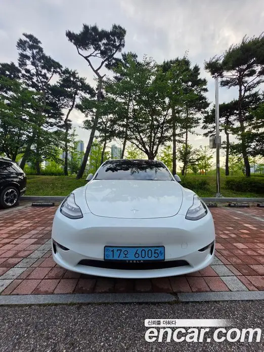 Tesla Model Y 2022 автомат (гидро), миниатюра 3
