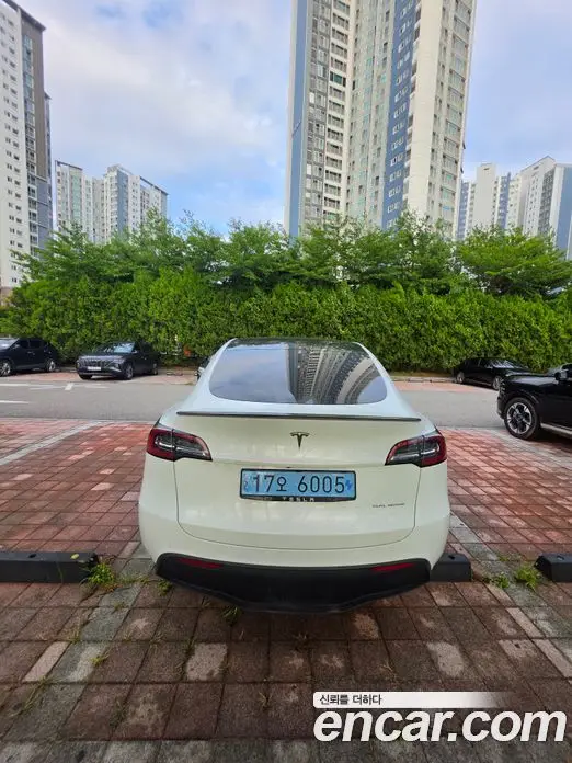 Tesla Model Y 2022 автомат (гидро), миниатюра 4