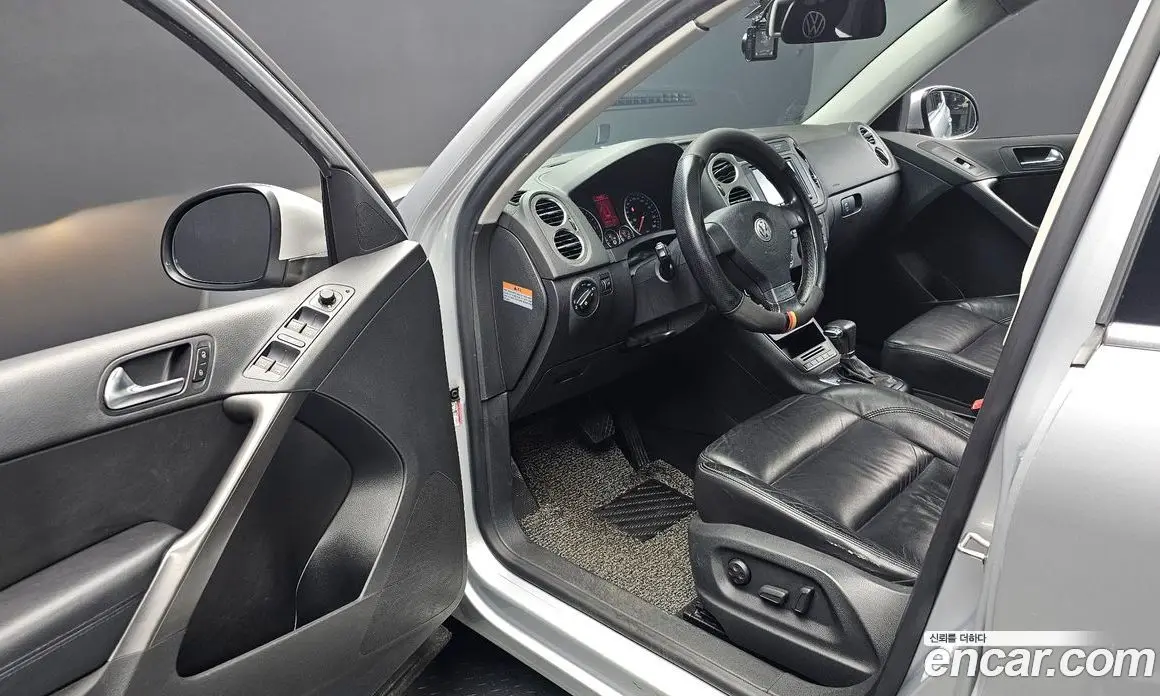 Volkswagen Tiguan 2009 2.0 автомат (гидро), фото 11 Volkswagen Tiguan 2009 2.0 автомат (гидро), фото 11