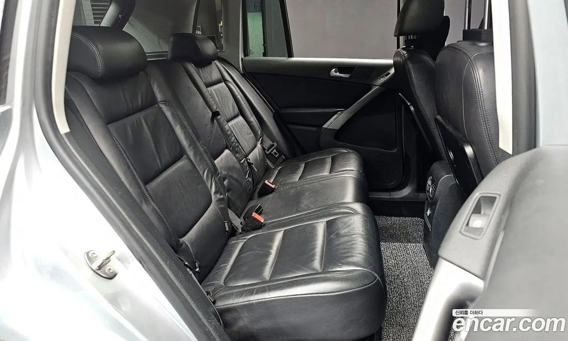 Volkswagen Tiguan 2009 2.0 автомат (гидро), фото 12 Volkswagen Tiguan 2009 2.0 автомат (гидро), фото 12