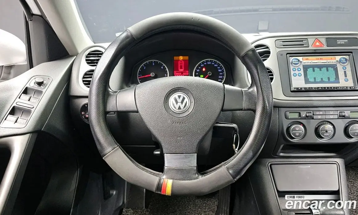 Volkswagen Tiguan 2009 2.0 автомат (гидро), фото 13 Volkswagen Tiguan 2009 2.0 автомат (гидро), фото 13