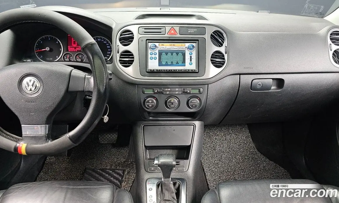 Volkswagen Tiguan 2009 2.0 автомат (гидро), фото 14 Volkswagen Tiguan 2009 2.0 автомат (гидро), фото 14