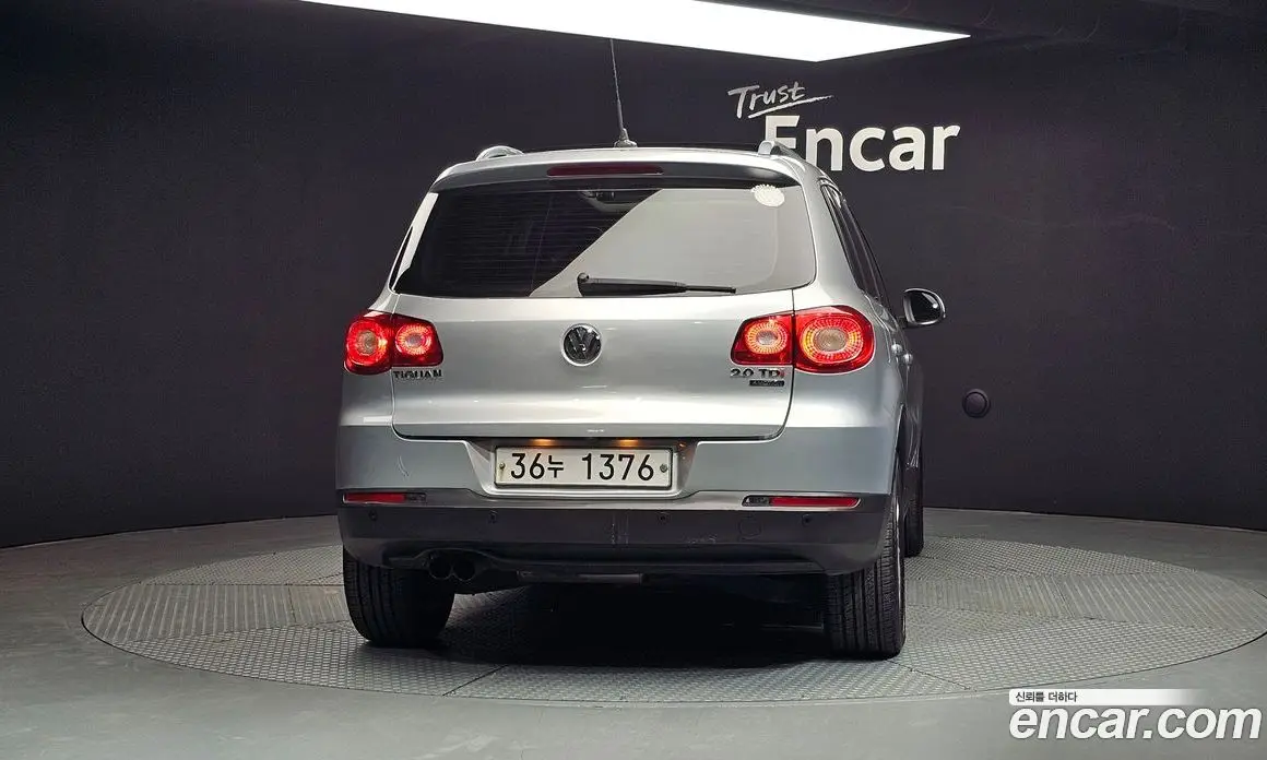 Volkswagen Tiguan 2009 2.0 автомат (гидро), фото 4 Volkswagen Tiguan 2009 2.0 автомат (гидро), фото 4