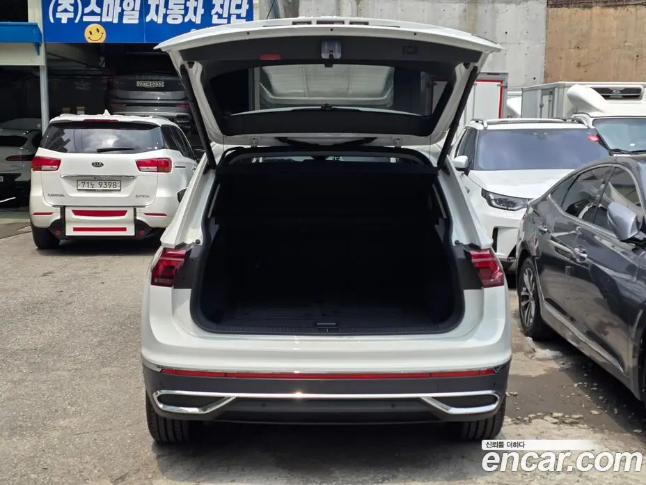 Volkswagen Tiguan 2023 2.0 автомат (гидро), фото 17
