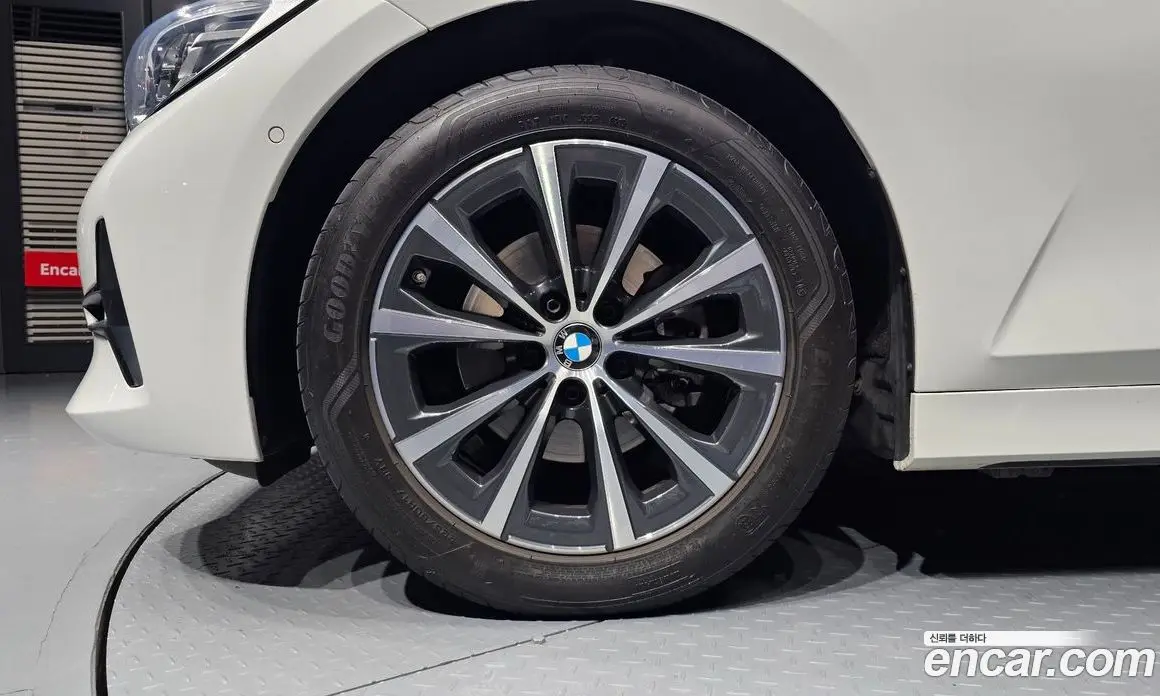 BMW 3 серия 2019 2.0 автомат (гидро), фото 5
