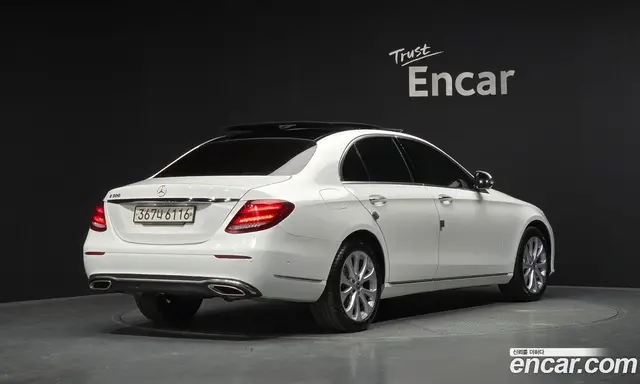 Mercedes-Benz E-Class 2016 2.0 автомат (гидро), миниатюра 2