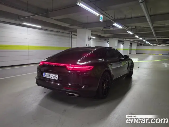 Porsche Panamera 2018 3.0 автомат (гидро), миниатюра 6