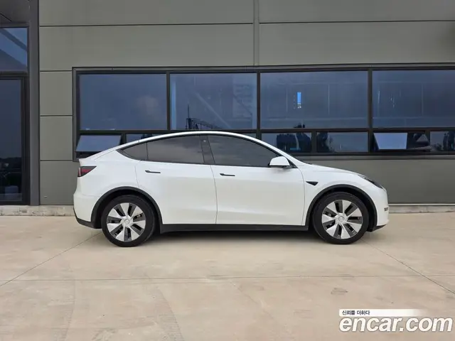 Tesla Model Y 2022 автомат (гидро), миниатюра 3
