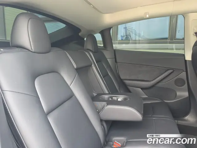 Tesla Model Y 2022 автомат (гидро), миниатюра 9