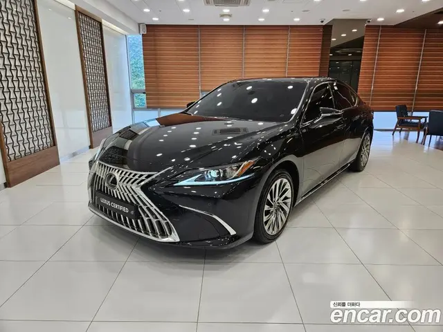 Lexus ES, 2025, 4 859 км