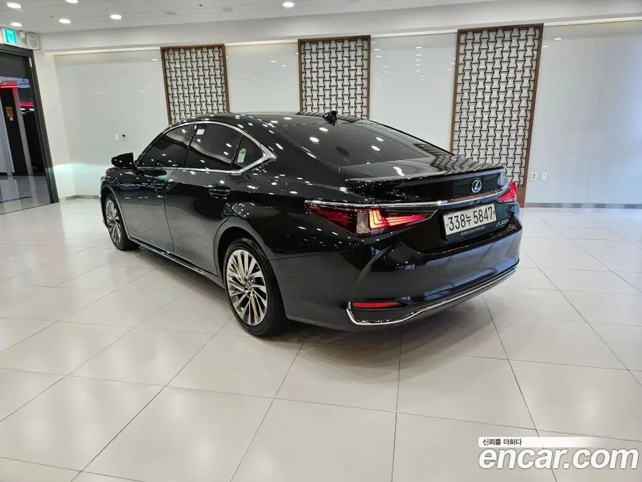 Lexus ES 2025 2.5 автомат (вариатор), фото 2