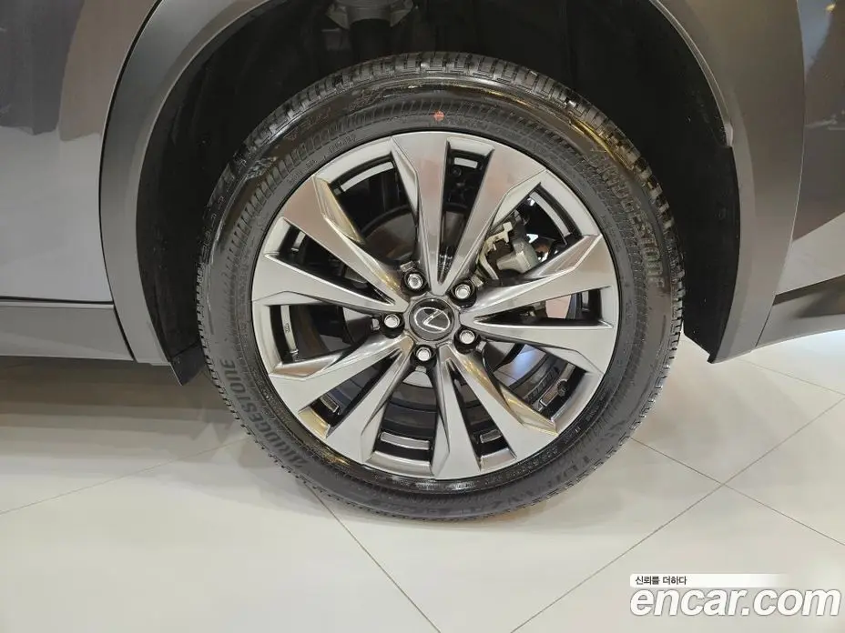 Lexus UX 2025 2.0 автомат (вариатор), фото 7