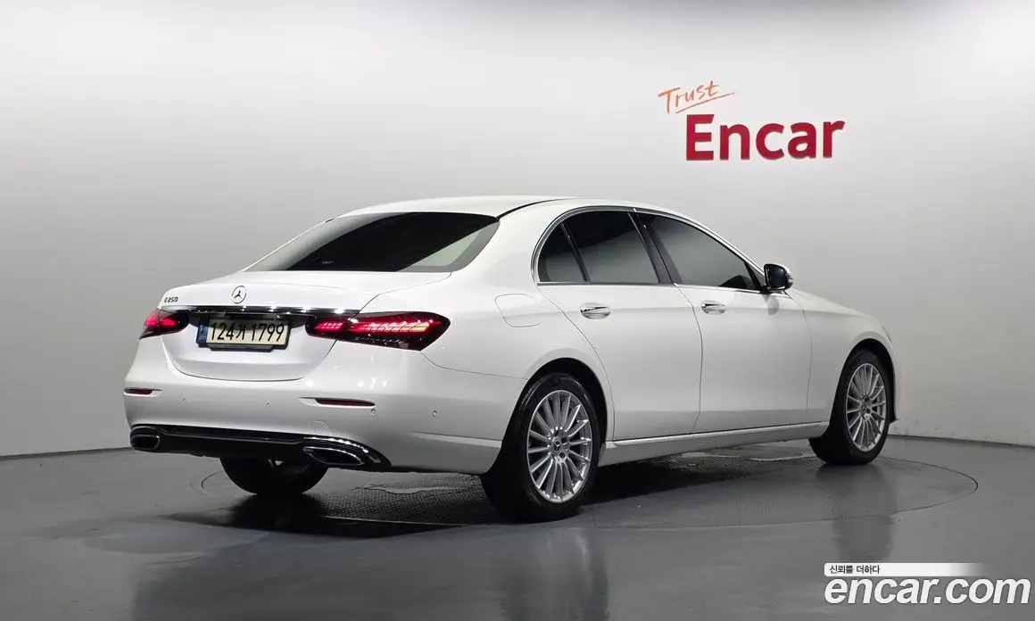 Mercedes-Benz E-Class 2021 2.0 автомат (гидро), фото 2