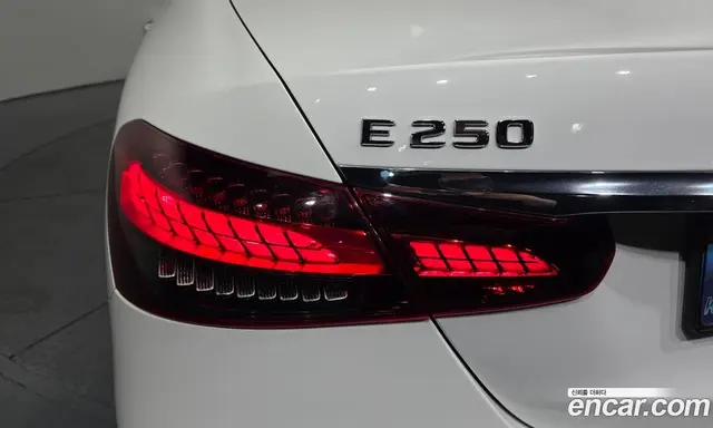 Mercedes-Benz E-Class 2021 2.0 автомат (гидро), миниатюра 9