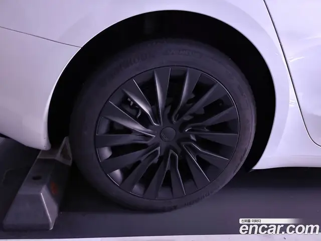 Tesla Model 3 2024 автомат (гидро), миниатюра 6