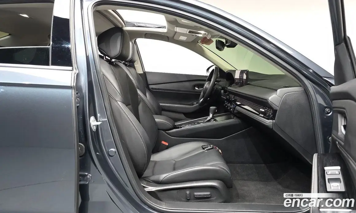 Honda Accord 2023 2.0 автомат (гидро), фото 15