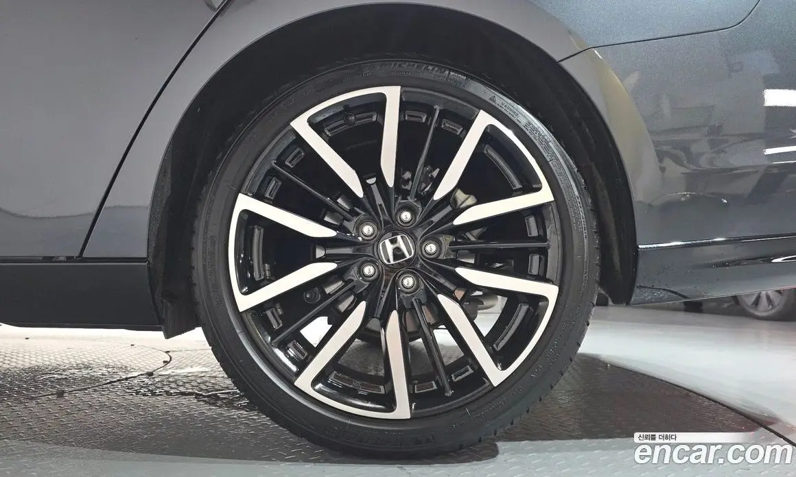 Honda Accord 2023 2.0 автомат (гидро), фото 6