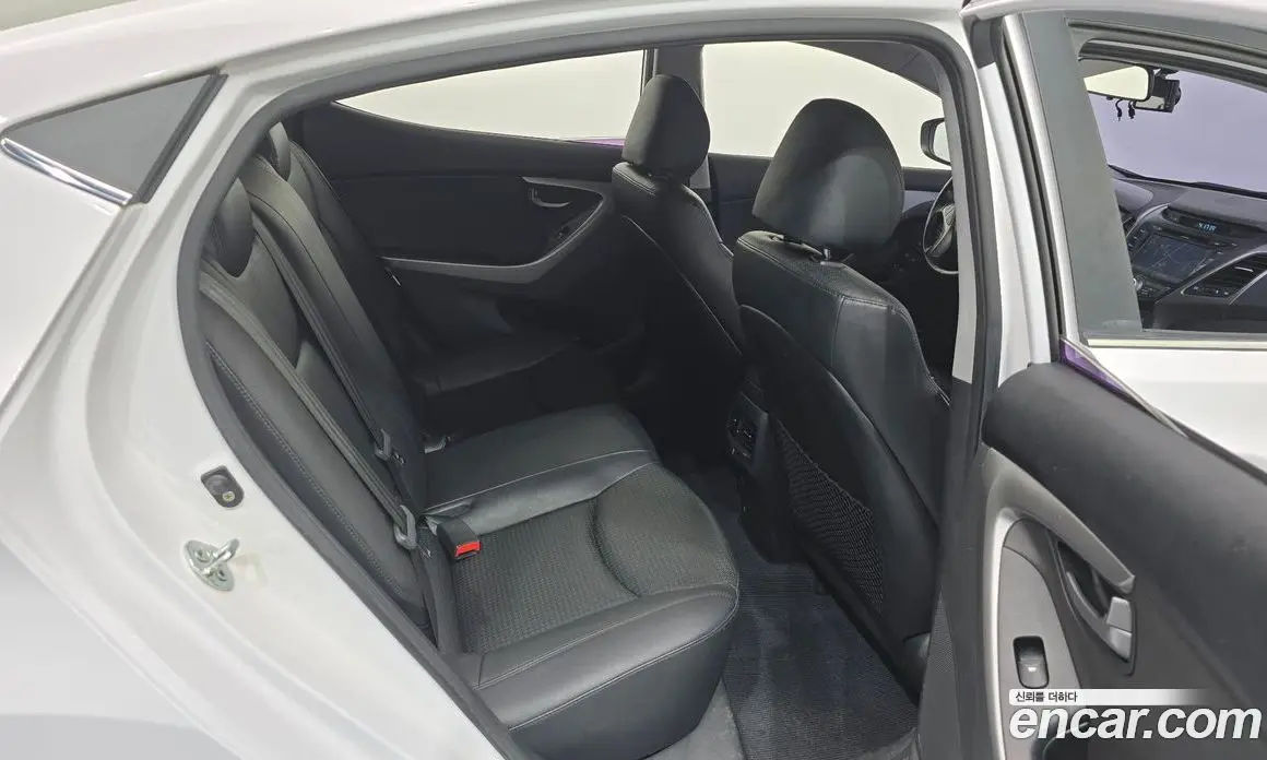 Hyundai Avante 2013 1.6 автомат (гидро), фото 17