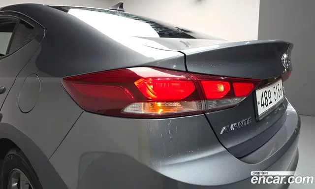 Hyundai Avante 2016 1.6 автомат (гидро), миниатюра 9
