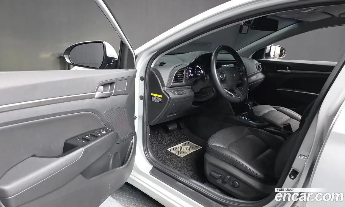 Hyundai Avante 2019 1.6 автомат (гидро), фото 13