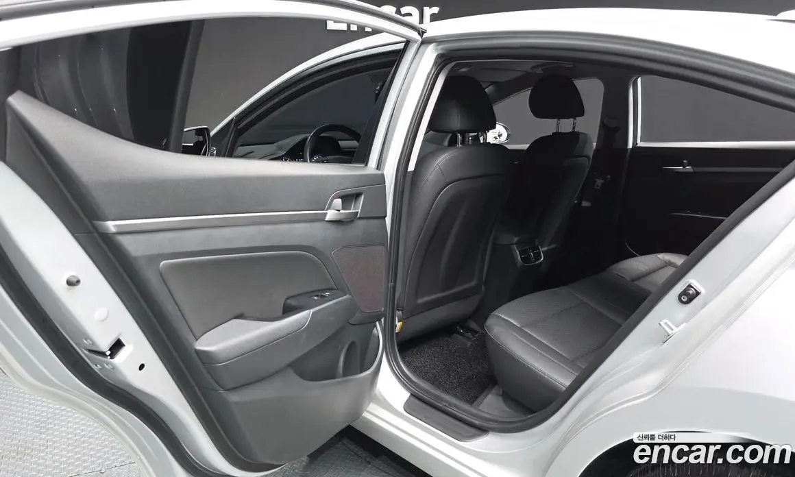 Hyundai Avante 2019 1.6 автомат (гидро), фото 16
