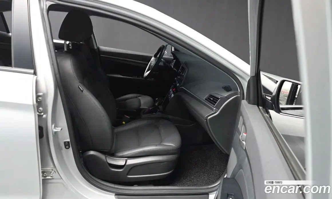 Hyundai Avante 2019 1.6 автомат (гидро), фото 17