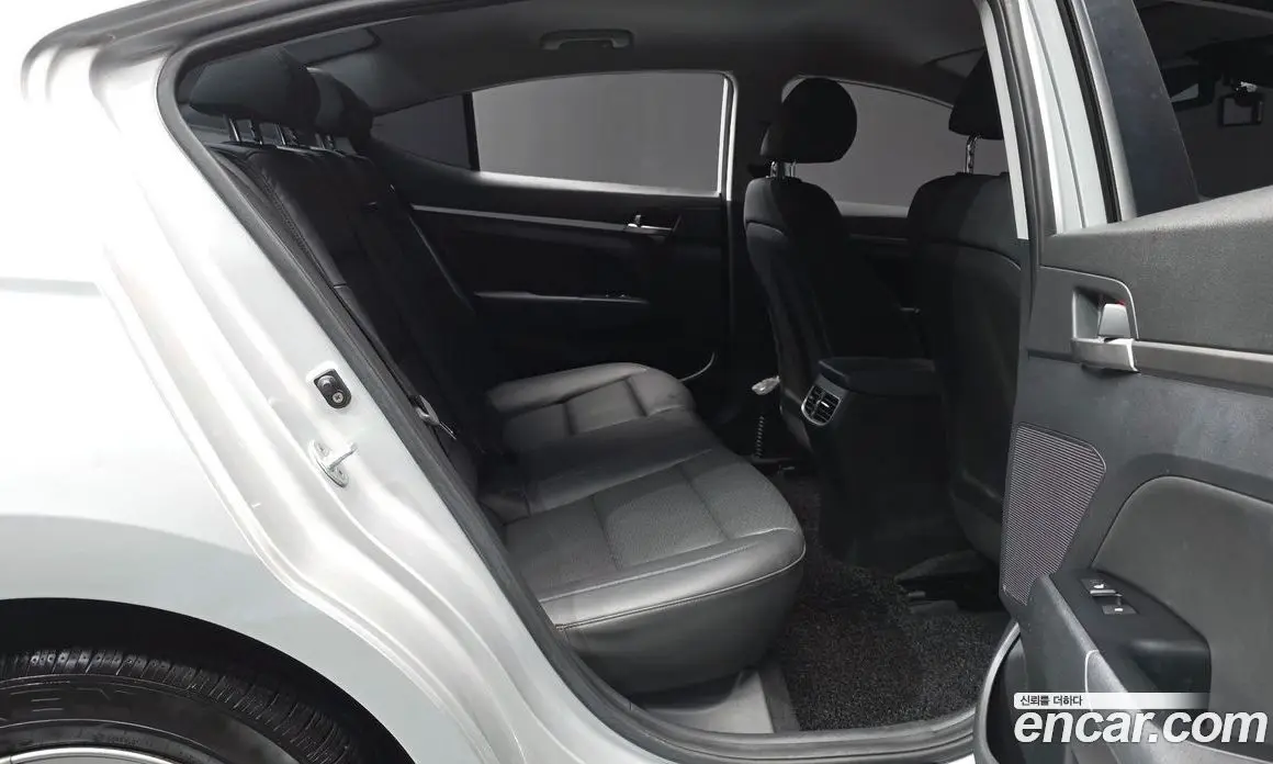 Hyundai Avante 2019 1.6 автомат (гидро), фото 18