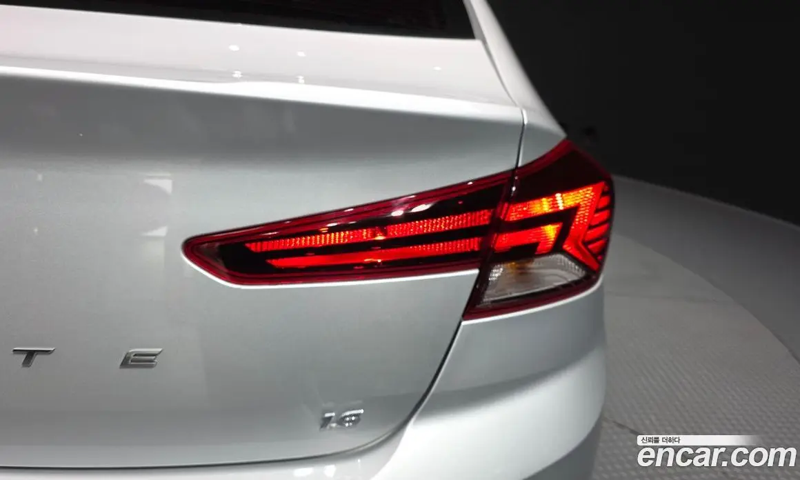 Hyundai Avante 2019 1.6 автомат (гидро), фото 9