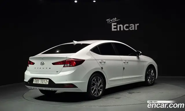 Hyundai Avante 2019 1.6 автомат (гидро), миниатюра 2