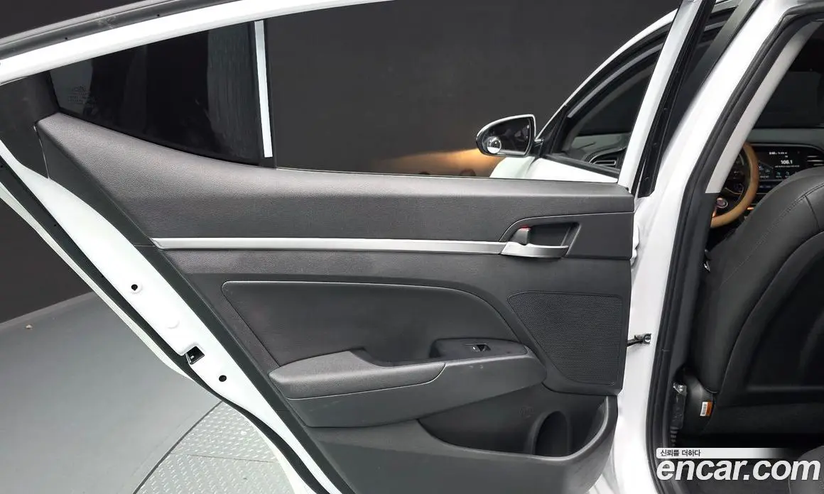 Hyundai Avante 2019 1.6 автомат (гидро), фото 15