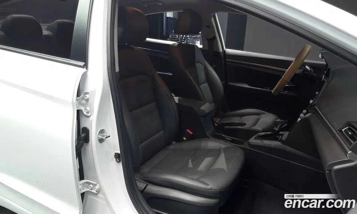 Hyundai Avante 2019 1.6 автомат (гидро), фото 16