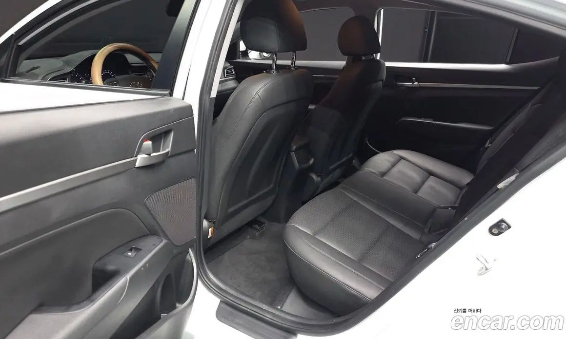 Hyundai Avante 2019 1.6 автомат (гидро), фото 17