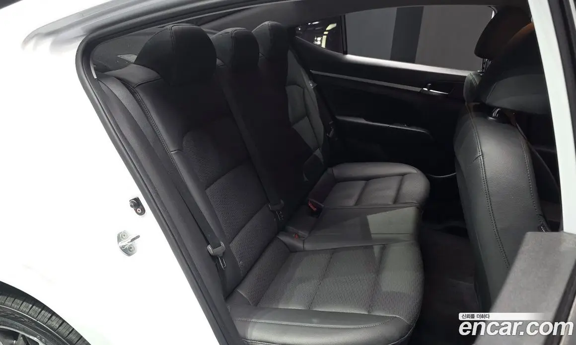 Hyundai Avante 2019 1.6 автомат (гидро), фото 18