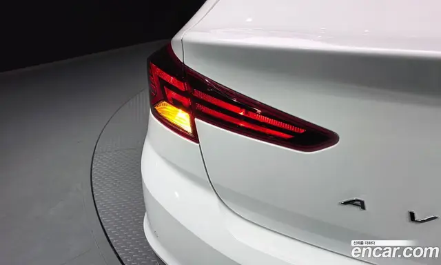 Hyundai Avante 2019 1.6 автомат (гидро), миниатюра 9