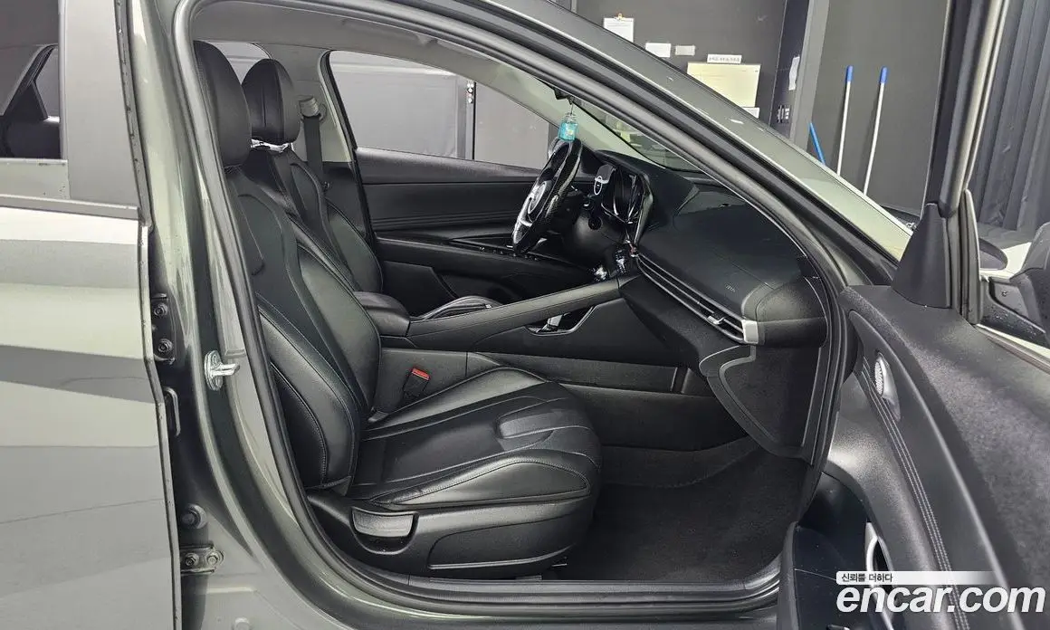 Hyundai Avante 2022 1.6 автомат (гидро), фото 12