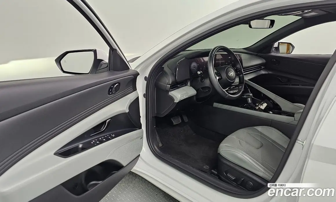 Hyundai Avante 2024 1.6 автомат (гидро), фото 12