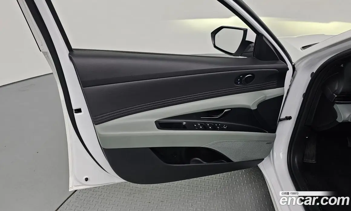 Hyundai Avante 2024 1.6 автомат (гидро), фото 13