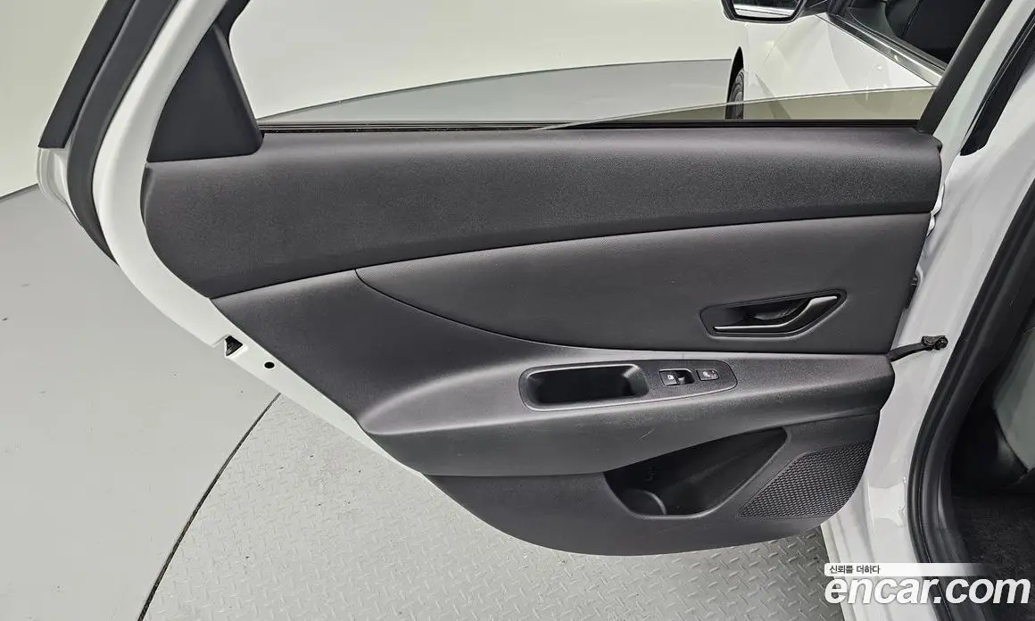 Hyundai Avante 2024 1.6 автомат (гидро), фото 14