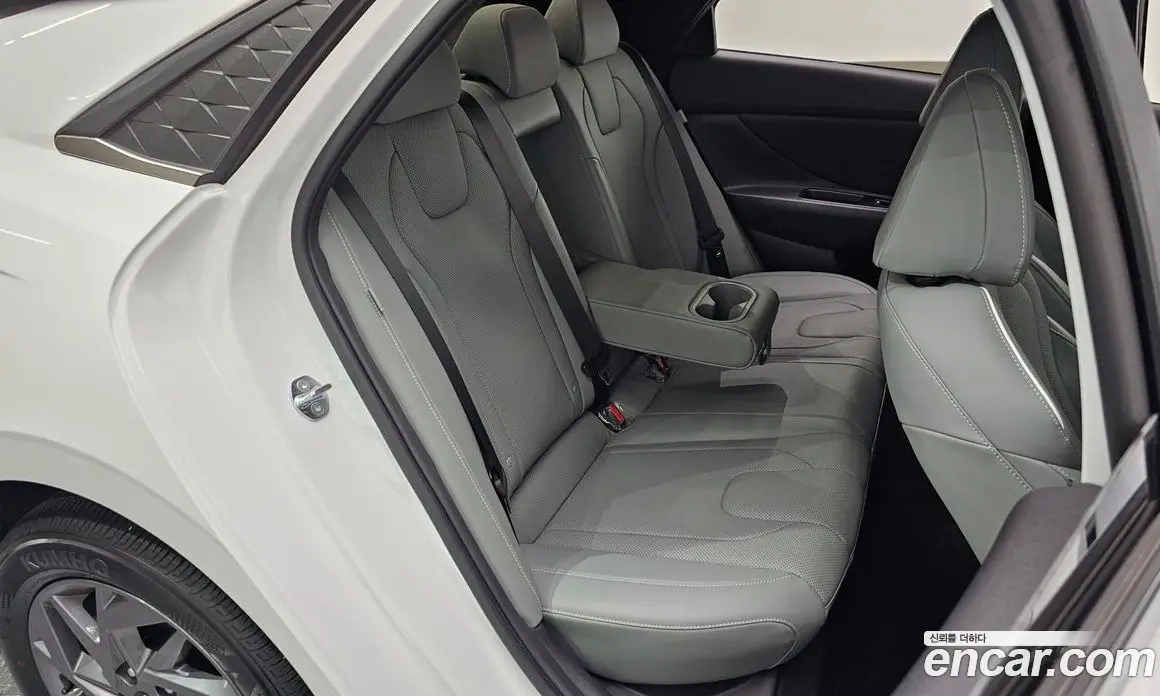 Hyundai Avante 2024 1.6 автомат (гидро), фото 17