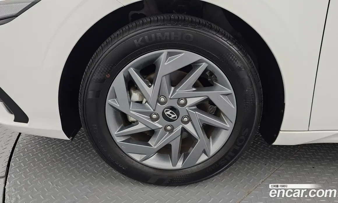 Hyundai Avante 2024 1.6 автомат (гидро), фото 4