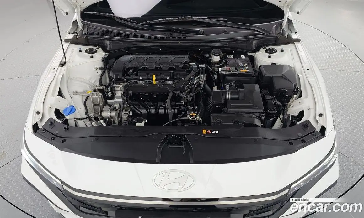 Hyundai Avante 2024 1.6 автомат (гидро), фото 5