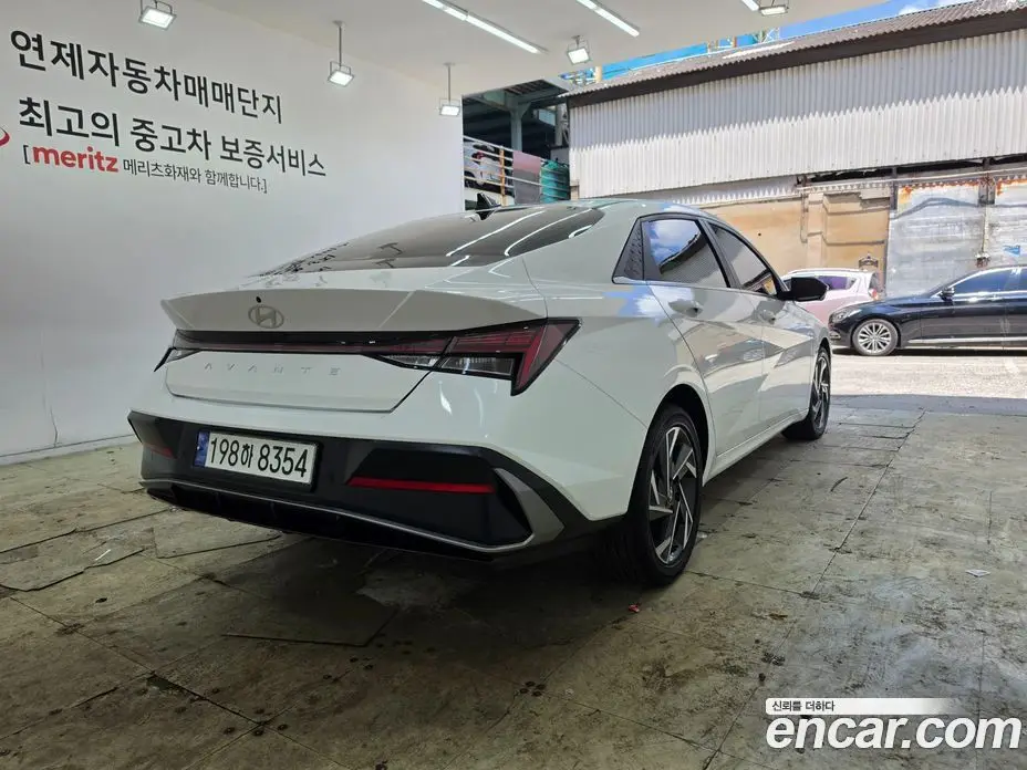 Hyundai Avante 2024 1.6 автомат (гидро), фото 3