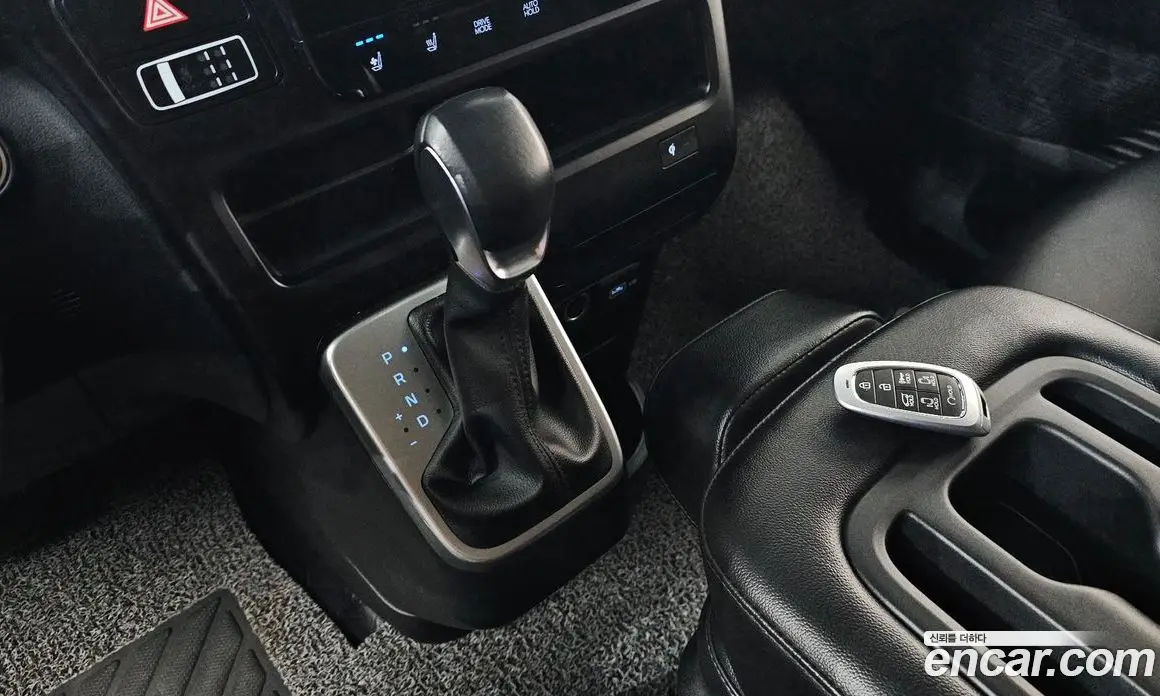 Hyundai Staria 2021 2.2 автомат (гидро), фото 11