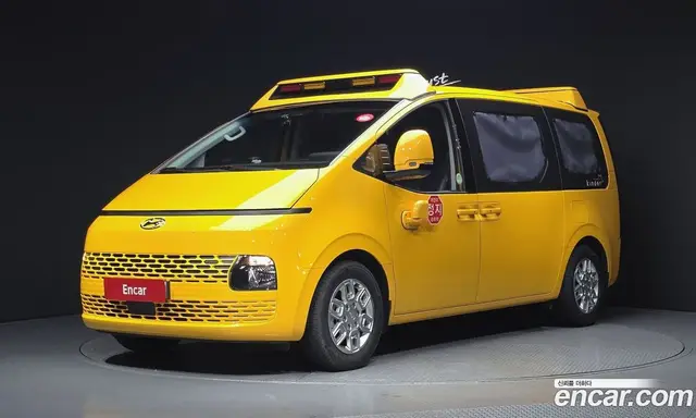 Hyundai Staria 2023 3.5 автомат (гидро), миниатюра 1
