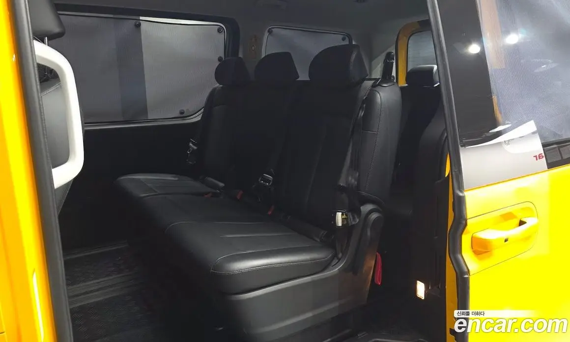 Hyundai Staria 2023 3.5 автомат (гидро), фото 12