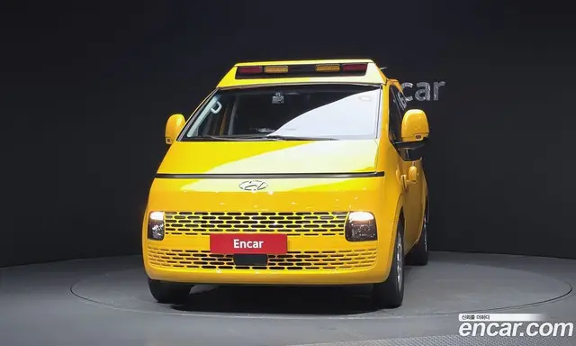 Hyundai Staria 2023 3.5 автомат (гидро), миниатюра 3