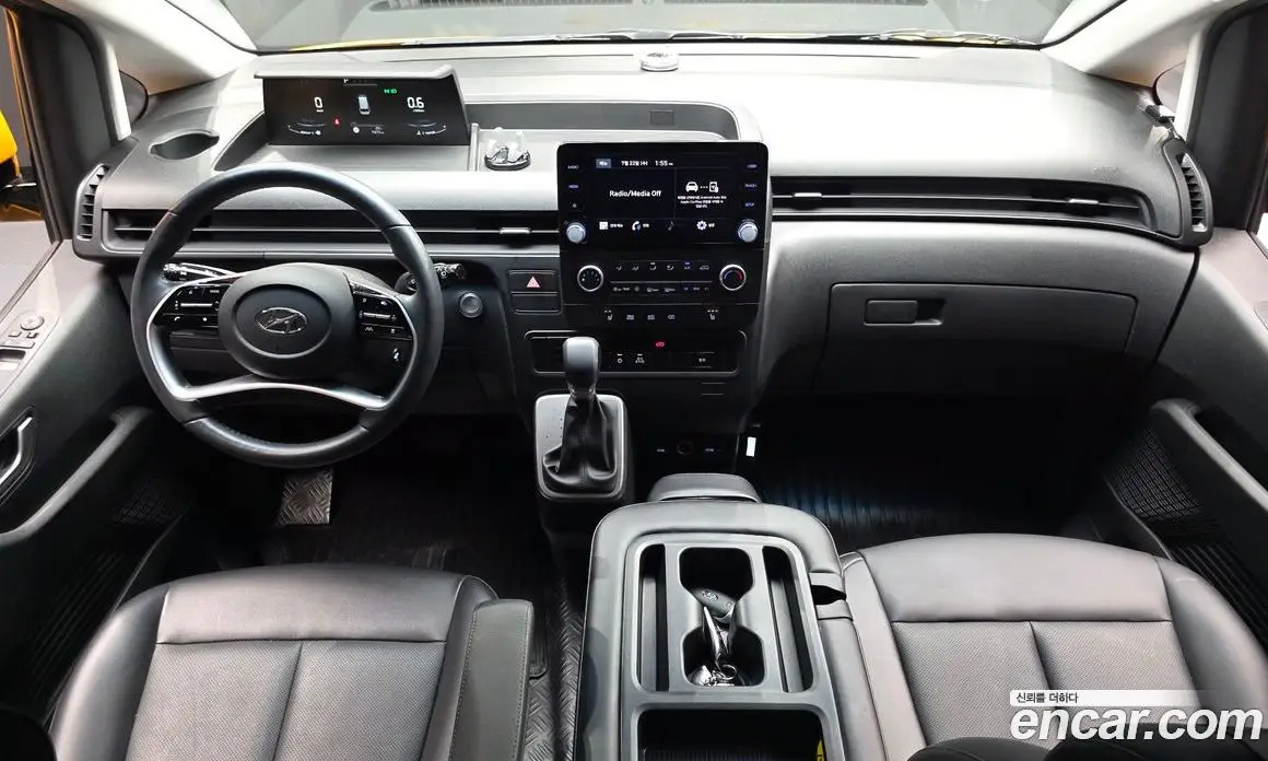 Hyundai Staria 2023 3.5 автомат (гидро), фото 7