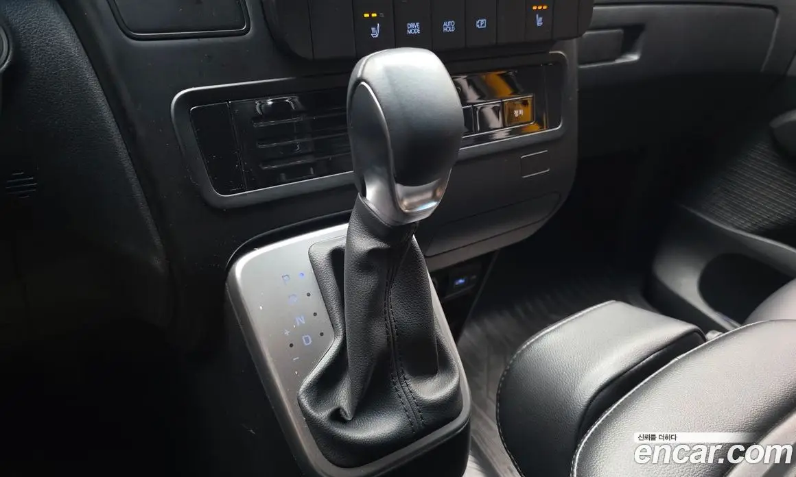 Hyundai Staria 2023 3.5 автомат (гидро), фото 9